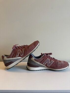 New Balance Rose Lace up Women's Sneakers